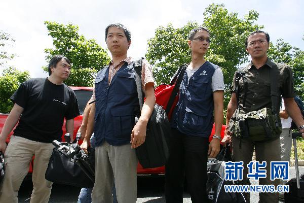     资料图片：8月30日，在菲律宾大马尼拉地区塔吉格市，香港调查组工作人员抵达存放被劫持大客车的仓库。当天下午，由7名香港警员和2名化验师组成的香港调查组来到人质事件中被劫持的大客车前，部分调查人员在菲方人员陪同下上车进行现场勘验、取证。 新华社发（鲁埃勒·乌马利摄）
