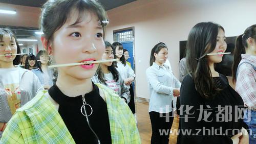 60名省运会礼仪志愿者集中培训