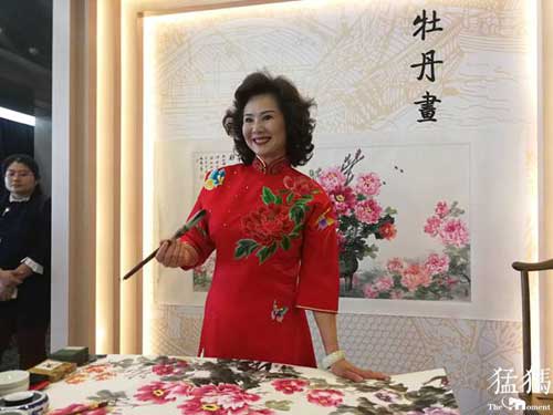 谢丽萍图片 e0941d04-9888-407b-a1ee-7eb52bd19950.jpg