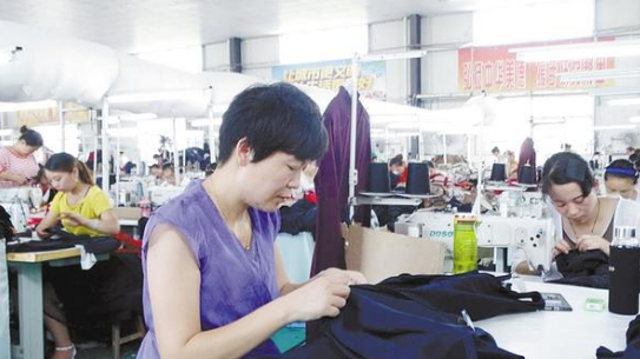 扶贫车间进乡村 留守群众脱了贫