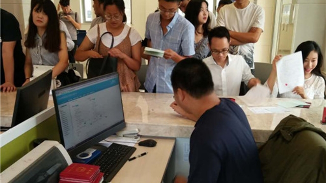 周口千余对新人“七夕”喜领证