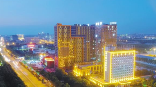 东新区夜色流光溢彩