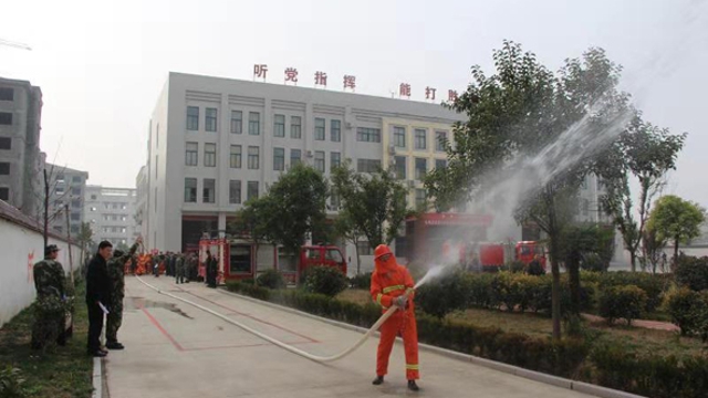 郸城：48支代表队比赛消防技能