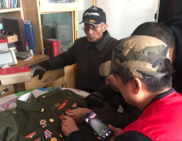 周口市“英雄老兵”追忆峥嵘岁月