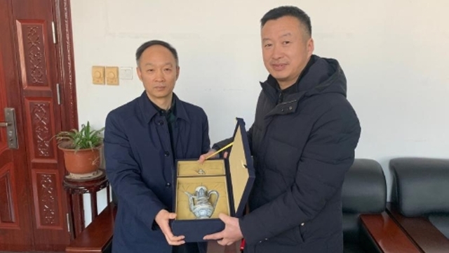 朱海彬向周口市博物馆捐赠海捞元代青花瓷器