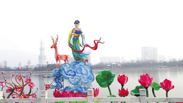 布置各式彩灯 喜迎元宵佳节