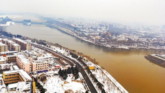 瑞雪纷飞清玉宇