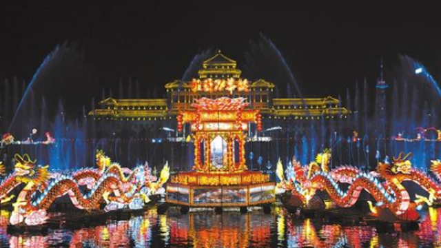 满城文化半城水 花灯璀璨映三川