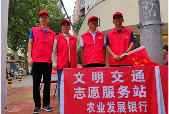 弘扬雷锋精神　践行志愿服务