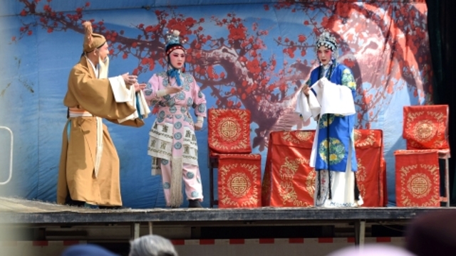 “送戏下乡”大幕开启