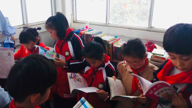 迎接世界读书日 班级创建图书角