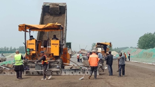 周口：“五一”不停工 项目建设忙