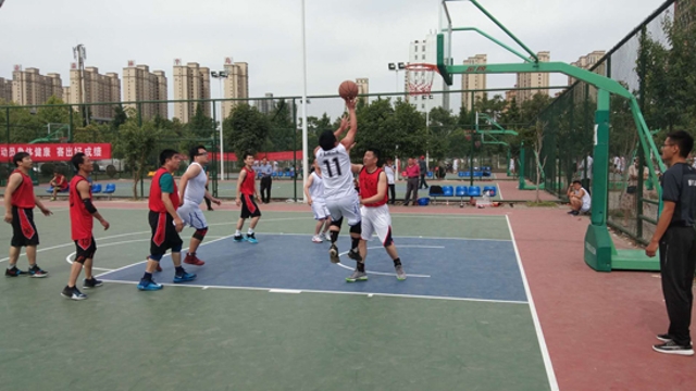 篮球比赛战犹酣