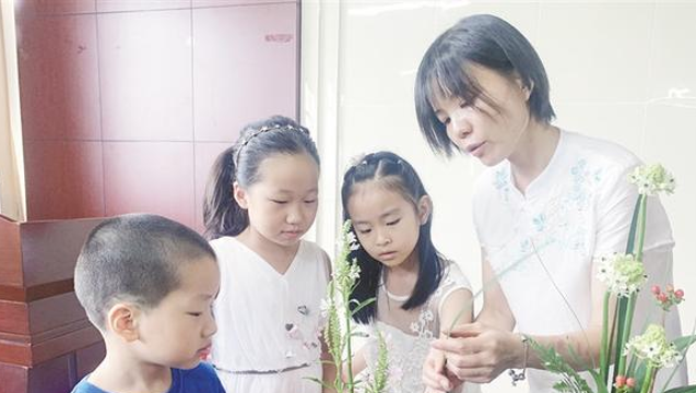 传统插花公益课堂 好看又好听