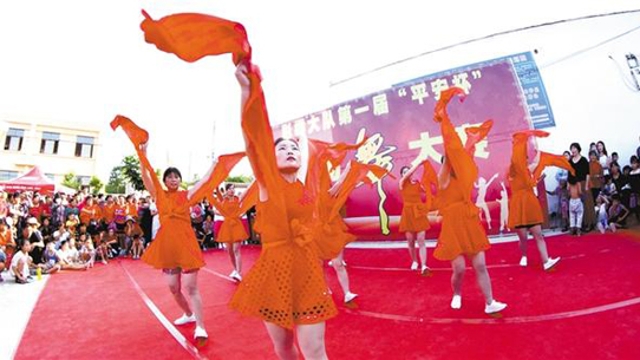 小村里的广场舞大赛