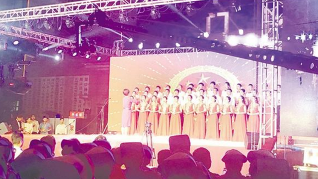 深情歌声献祖国