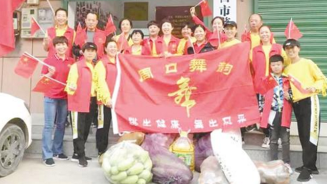 爱心情暖环卫工