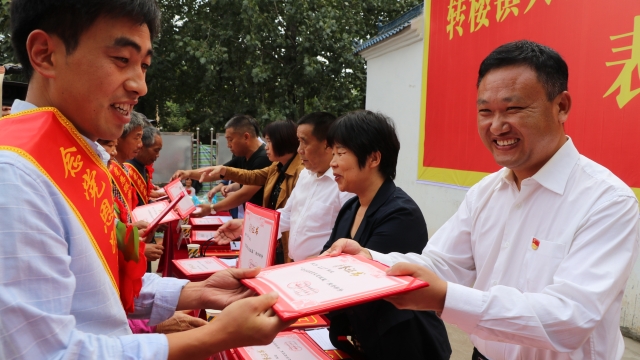 太康：小村国庆评“星”忙