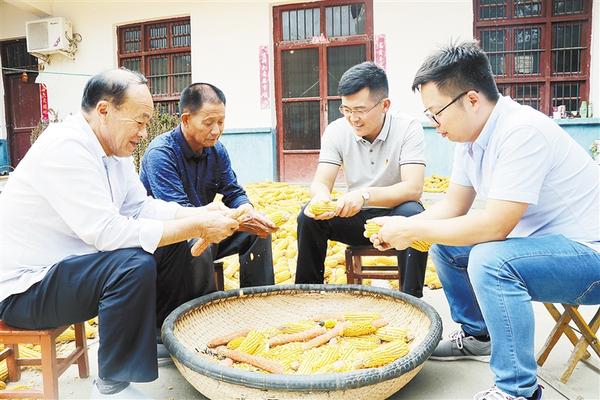 进村入户了解民情  破解基层信访难题