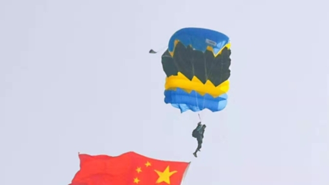 周口西华通用机场飞行特技精彩上演