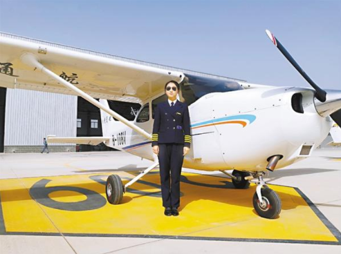 不让须眉的女飞行员