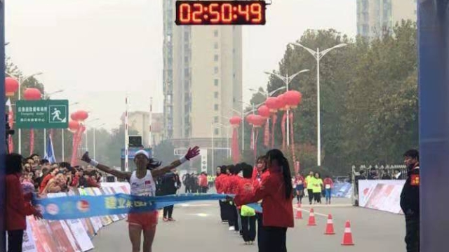 周马全程男女冠军决出 山东女子勇夺女子组冠军