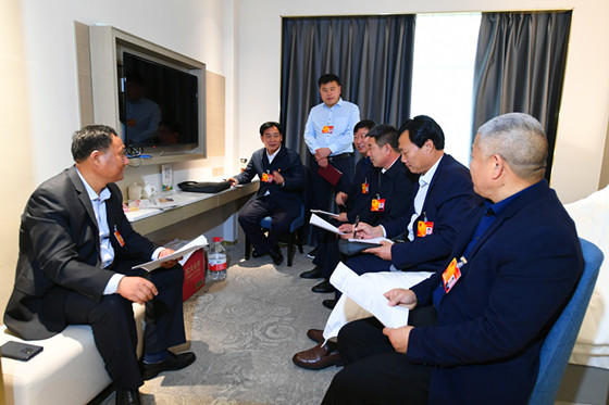 【聚焦河南“两会”】交流看法 商讨建议