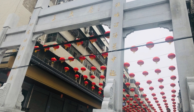 高挂红灯笼 喜庆迎新年