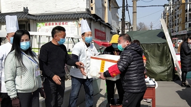 “让社区卡点的同志吃好点”