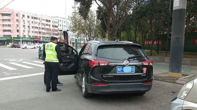 限行日出行 交警抓现行