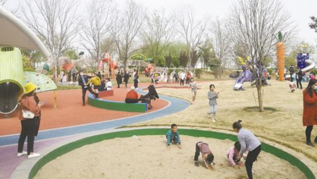 踏青赏花 清明“火了”本地游