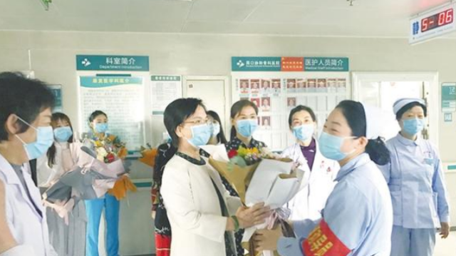 温情护士节 鲜花映笑颜