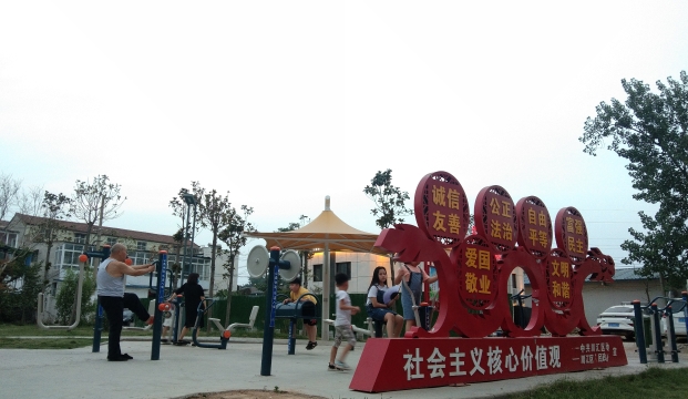 街头游园成市民消夏好去处