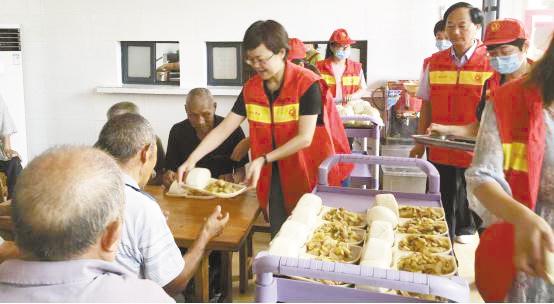 迎“七一”慰问忙