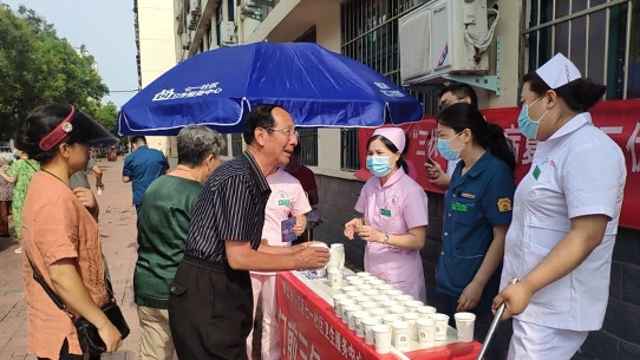 冬病夏治正当时 社区派送三伏汤