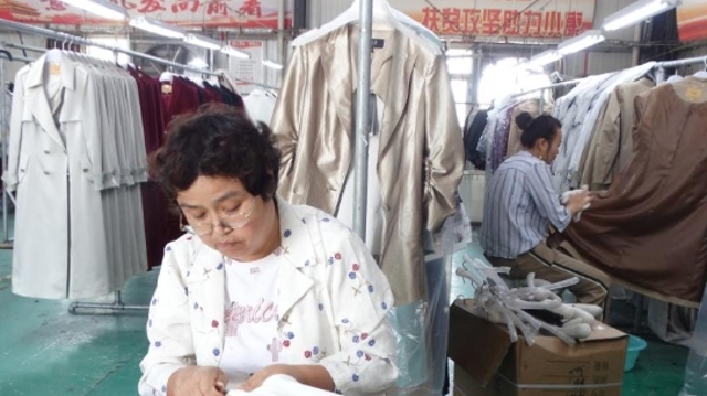 扶贫车间帮助群众增收