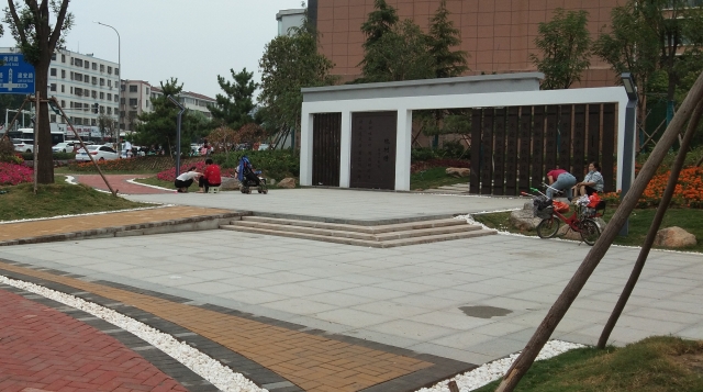 街头游园扮靓城市