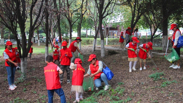 大手拉小手 共创文明城