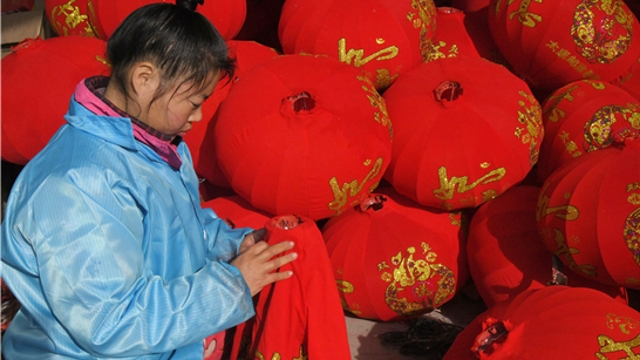 大红灯笼照亮致富路