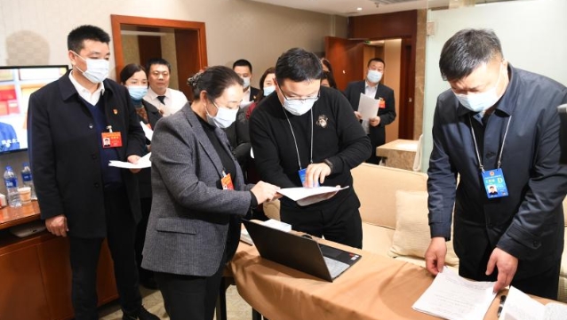 周口代表积极参政议政提交议案建议