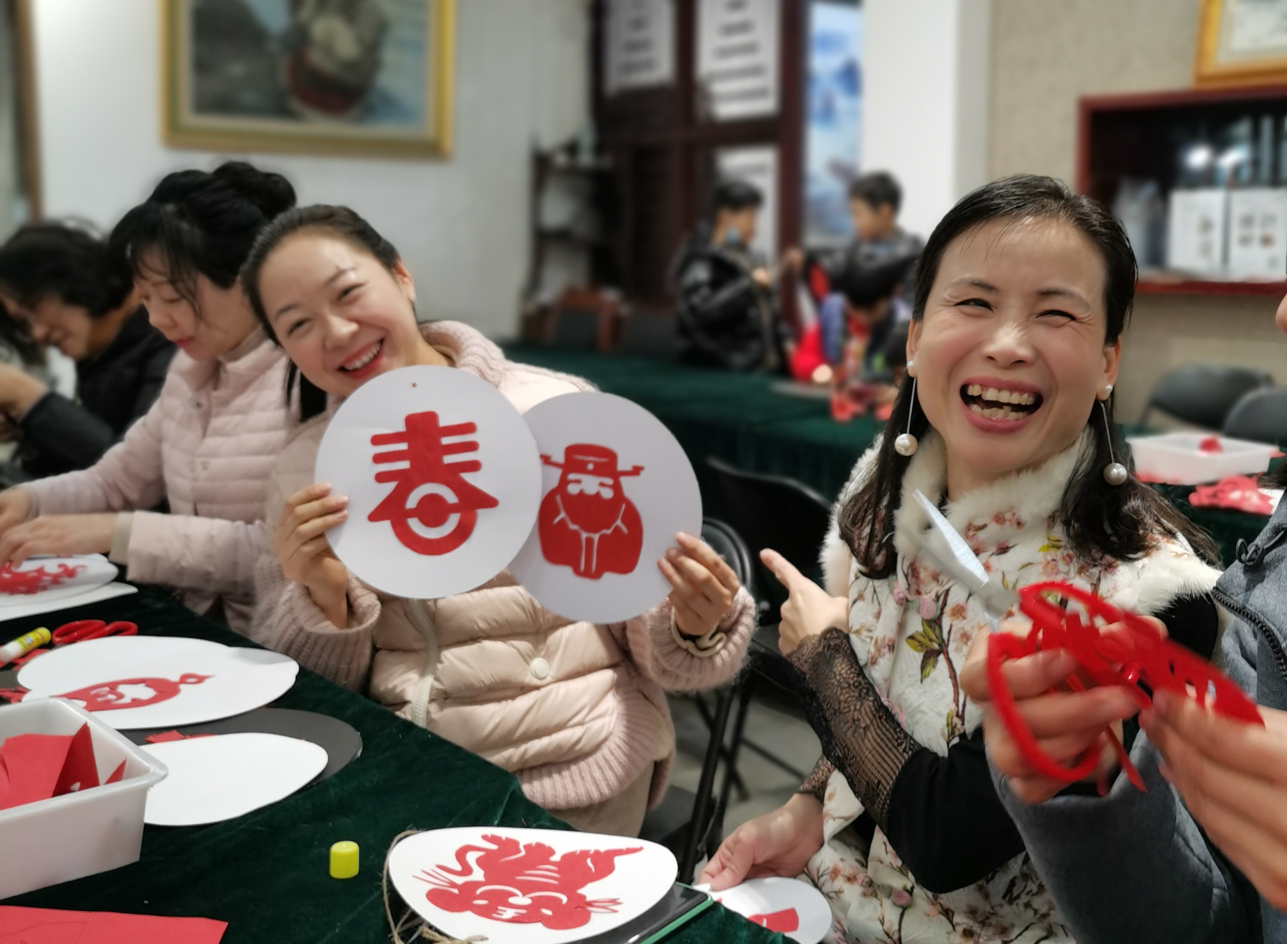 纸上得来不觉“浅”剪出红红火火年