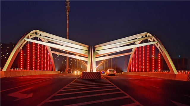 周口：桥亮起来 城靓了