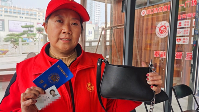 五一路广场市民驿站有一遗失包 失主可去认领