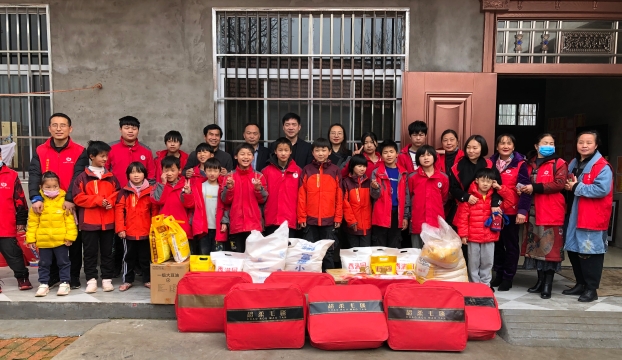 陪伴困境儿童过周末