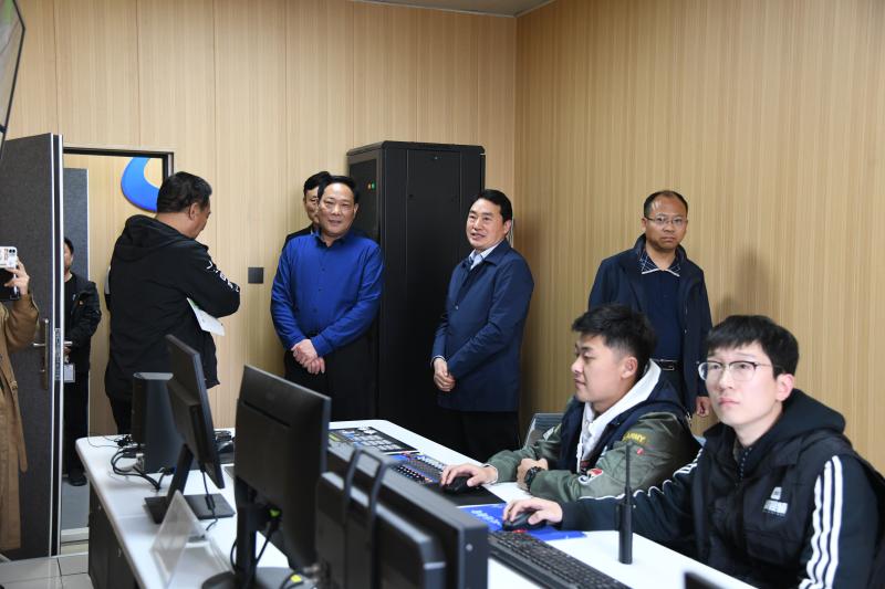 开封日报报业集团一行到周口报业传媒集团考察交流