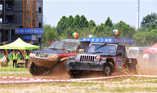 2021年中国·河南周口“建业杯”汽车场地越野邀请赛开赛