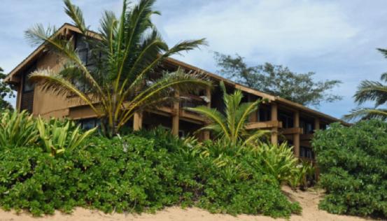 位于怀尼哈的海滨房屋是“爱赢了”成员短暂的住所。面对社区居民的抗议活动,他们离开了该岛。