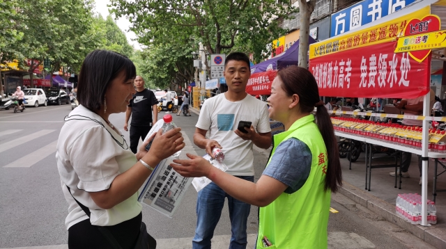 社会各界助力高考