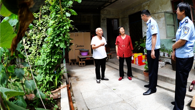 父亲节 慰问英烈父亲