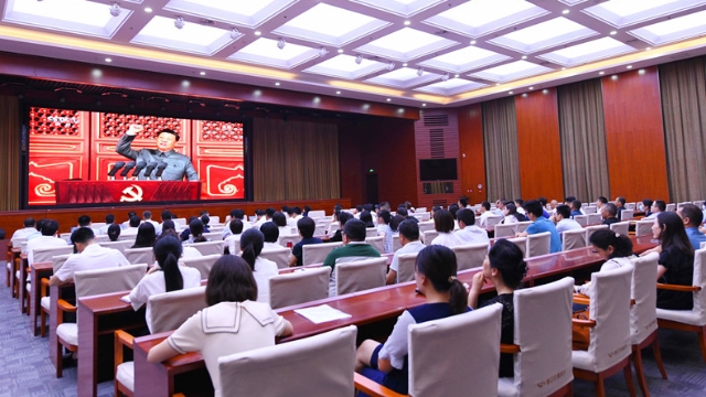 周口市委办公室组织收看庆祝中国共产党成立100周年大会